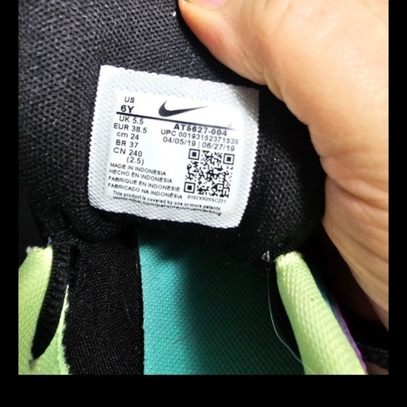 Nike Boys Black and Purple Sneakers - Picture 6 of 7